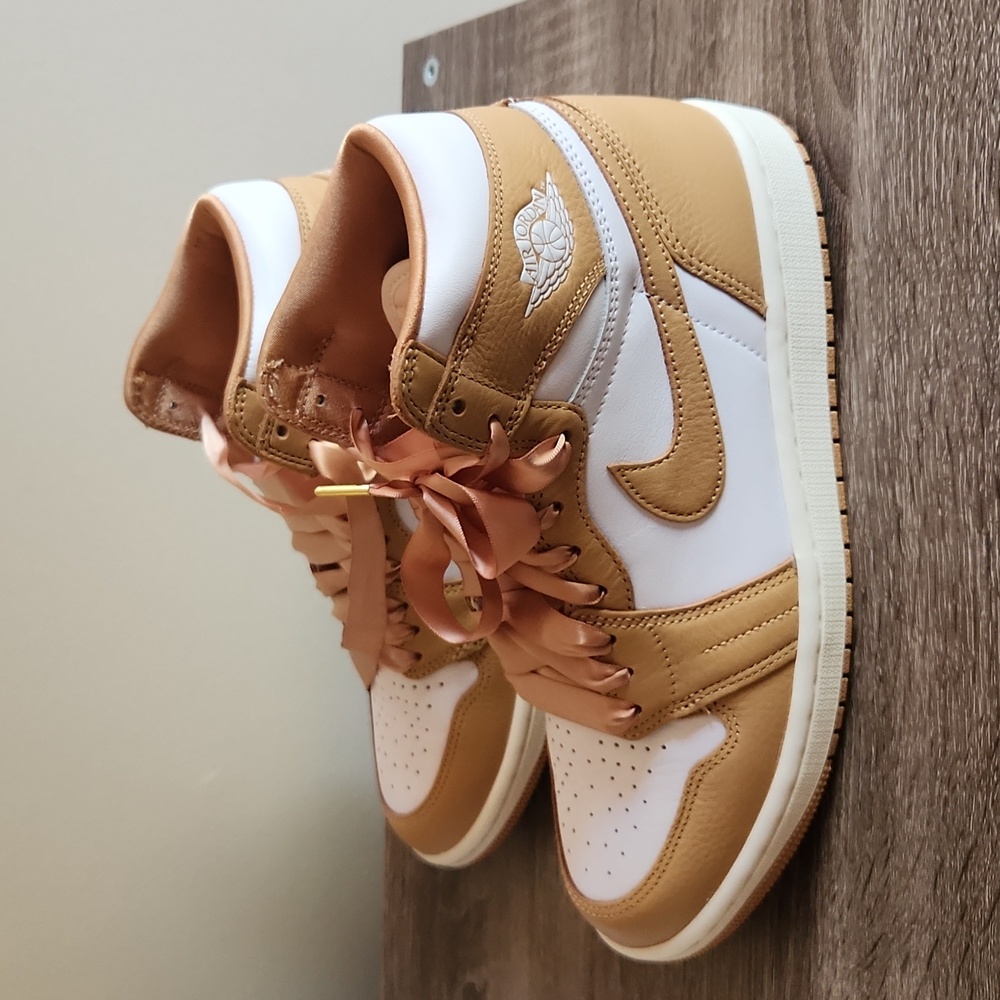 Women Jordan 1s Retro Praline